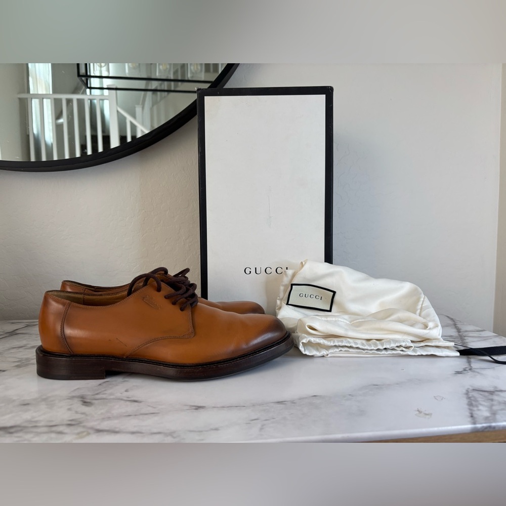 Gucci logo-debossed leather Derby shoes - Picture 2 of 12